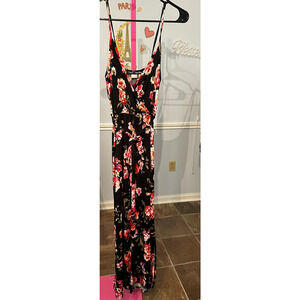 Love Chelsey Floral Jumpsuit w/ side split Sz L